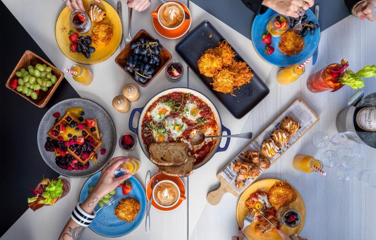 คิวที ควีนส์ทาวน์ Hotel ภายนอก รูปภาพ A breakfast buffet at a hotel