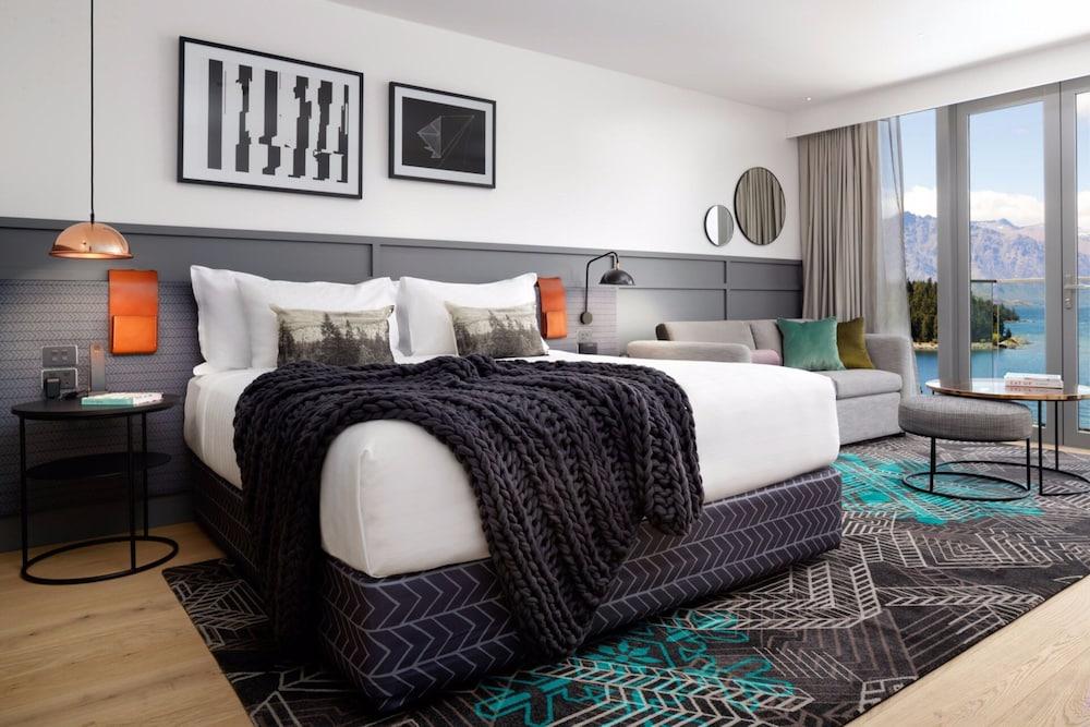 คิวที ควีนส์ทาวน์ Hotel ภายนอก รูปภาพ A bedroom at the hotel