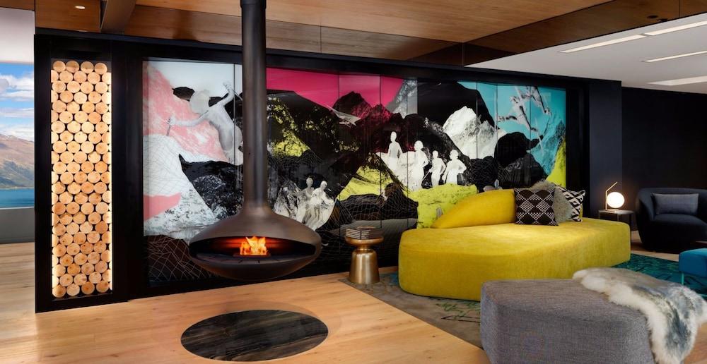 คิวที ควีนส์ทาวน์ Hotel ภายนอก รูปภาพ A fireplace in a suite at the W Aspen