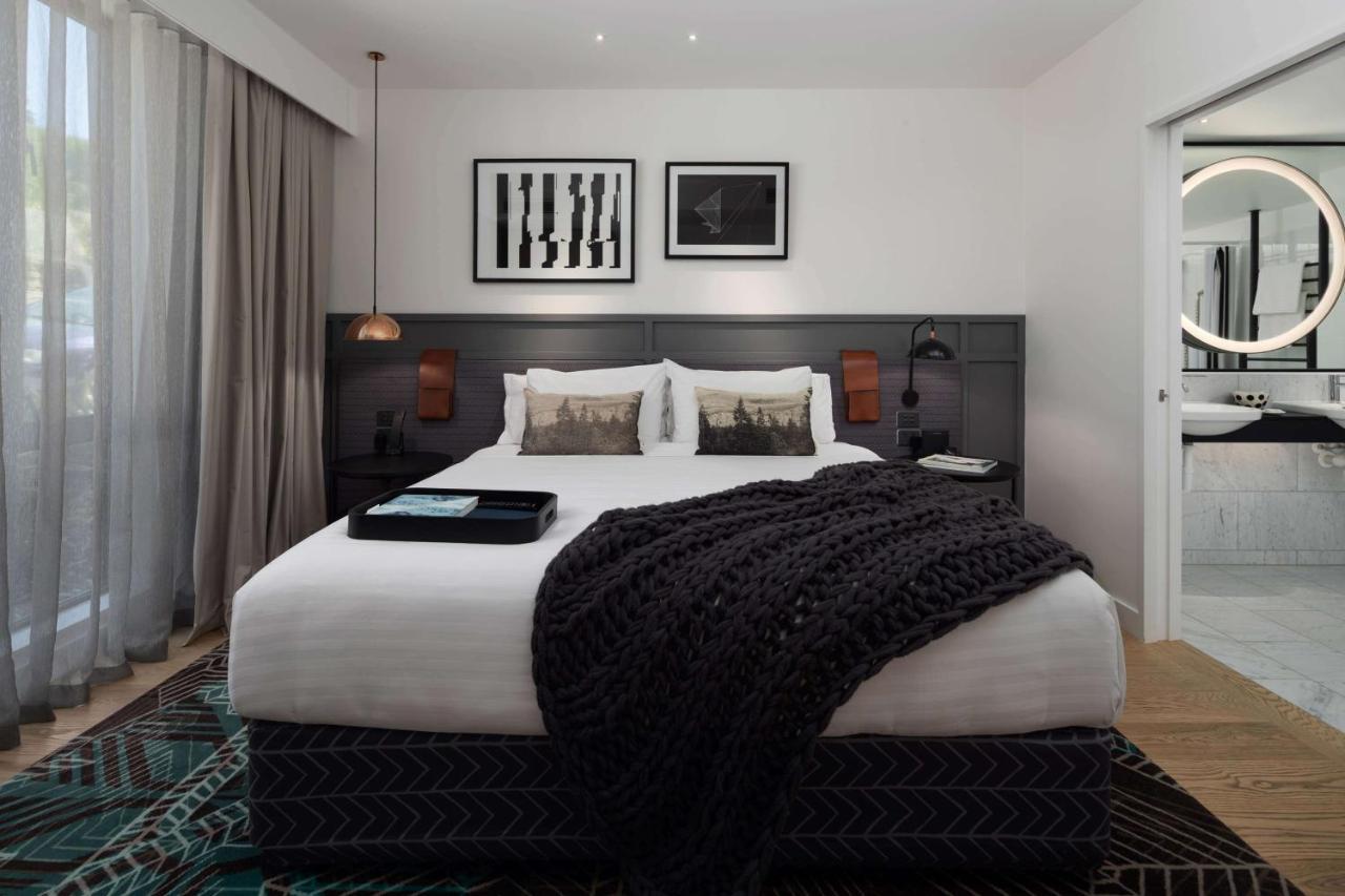 คิวที ควีนส์ทาวน์ Hotel ภายนอก รูปภาพ A bedroom at the hotel