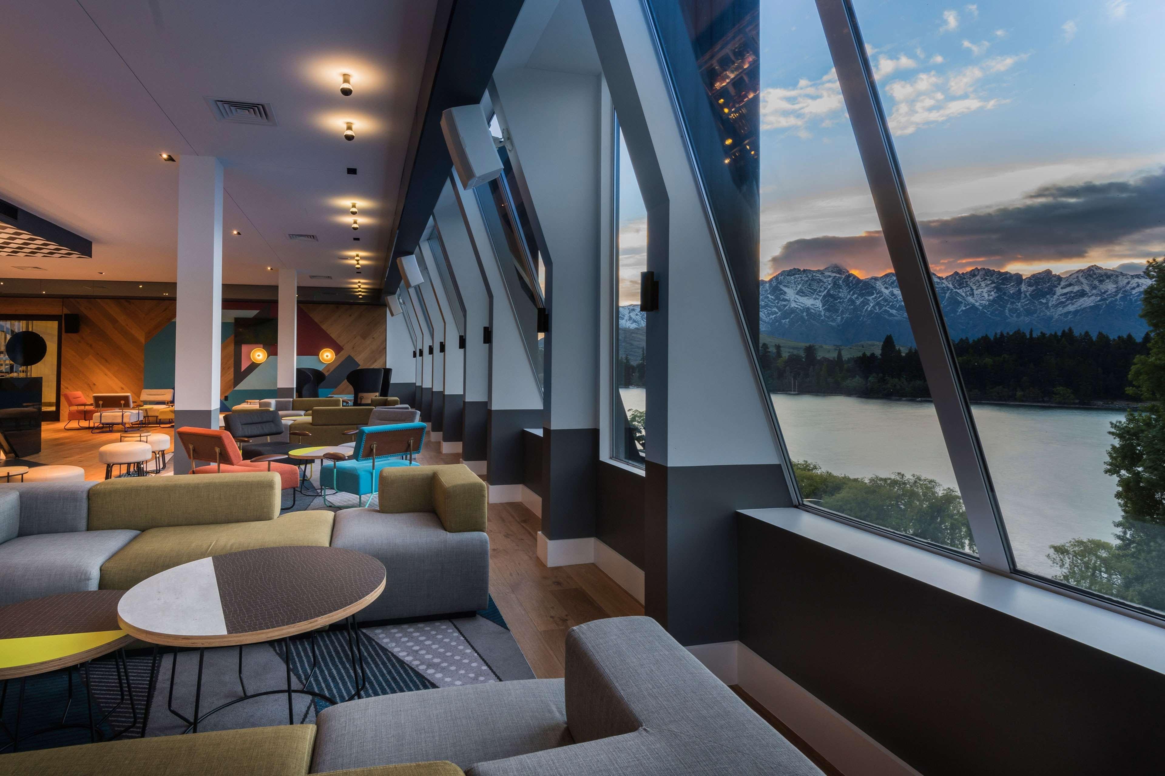 คิวที ควีนส์ทาวน์ Hotel ภายนอก รูปภาพ The lounge at the hotel