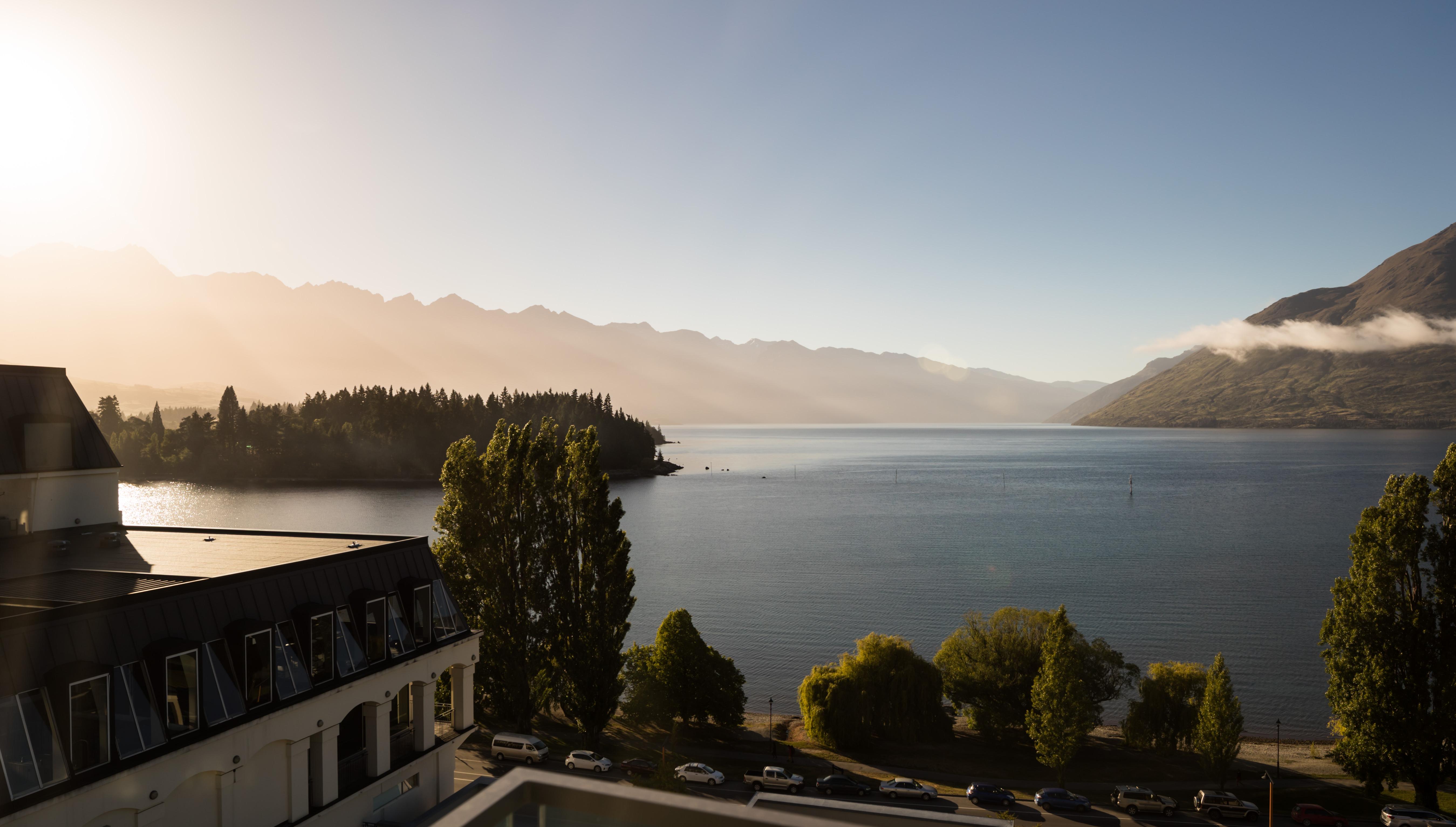 คิวที ควีนส์ทาวน์ Hotel ภายนอก รูปภาพ View of Lake Wakatipu from Queenstown