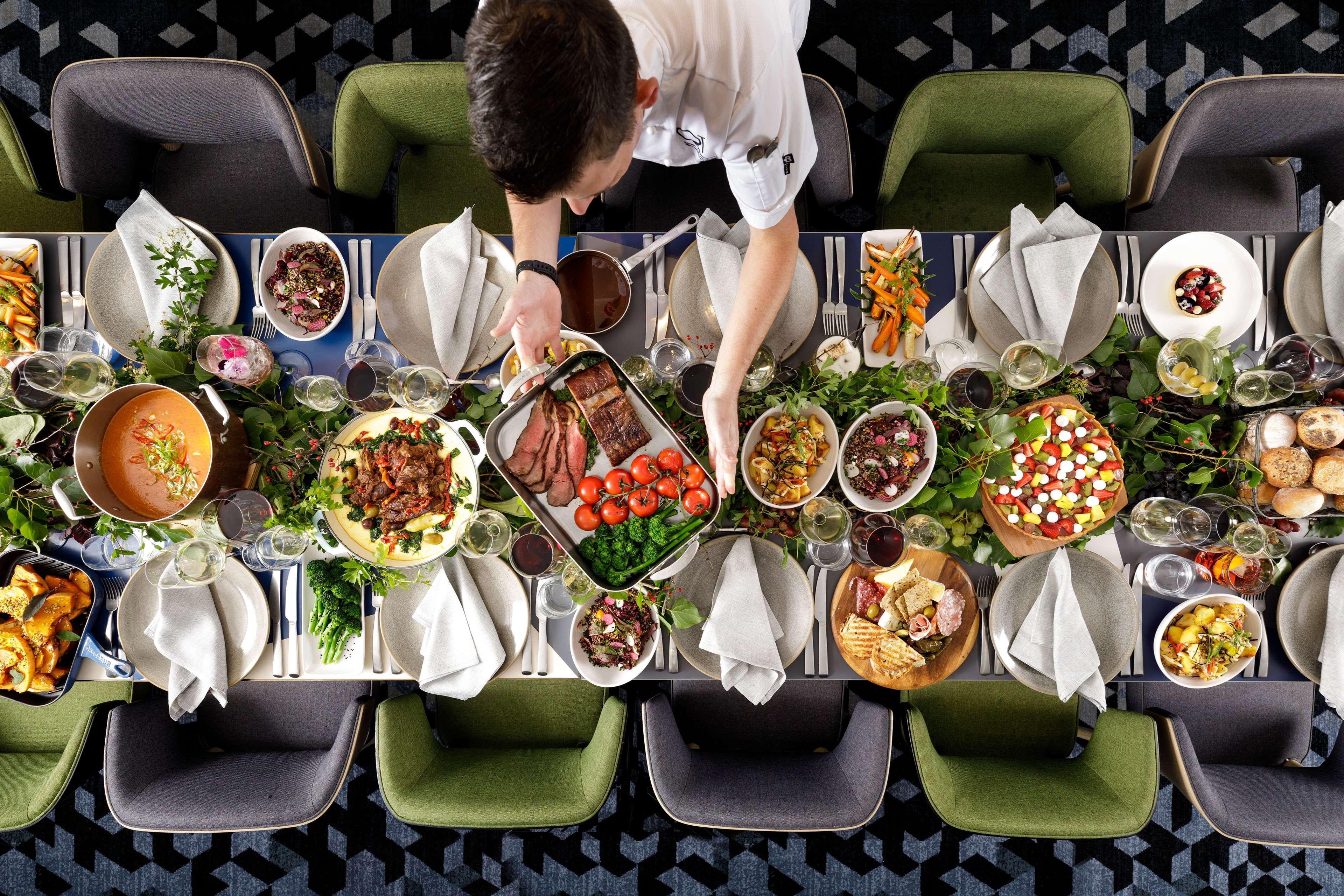 คิวที ควีนส์ทาวน์ Hotel ภายนอก รูปภาพ A restaurant in the United States
