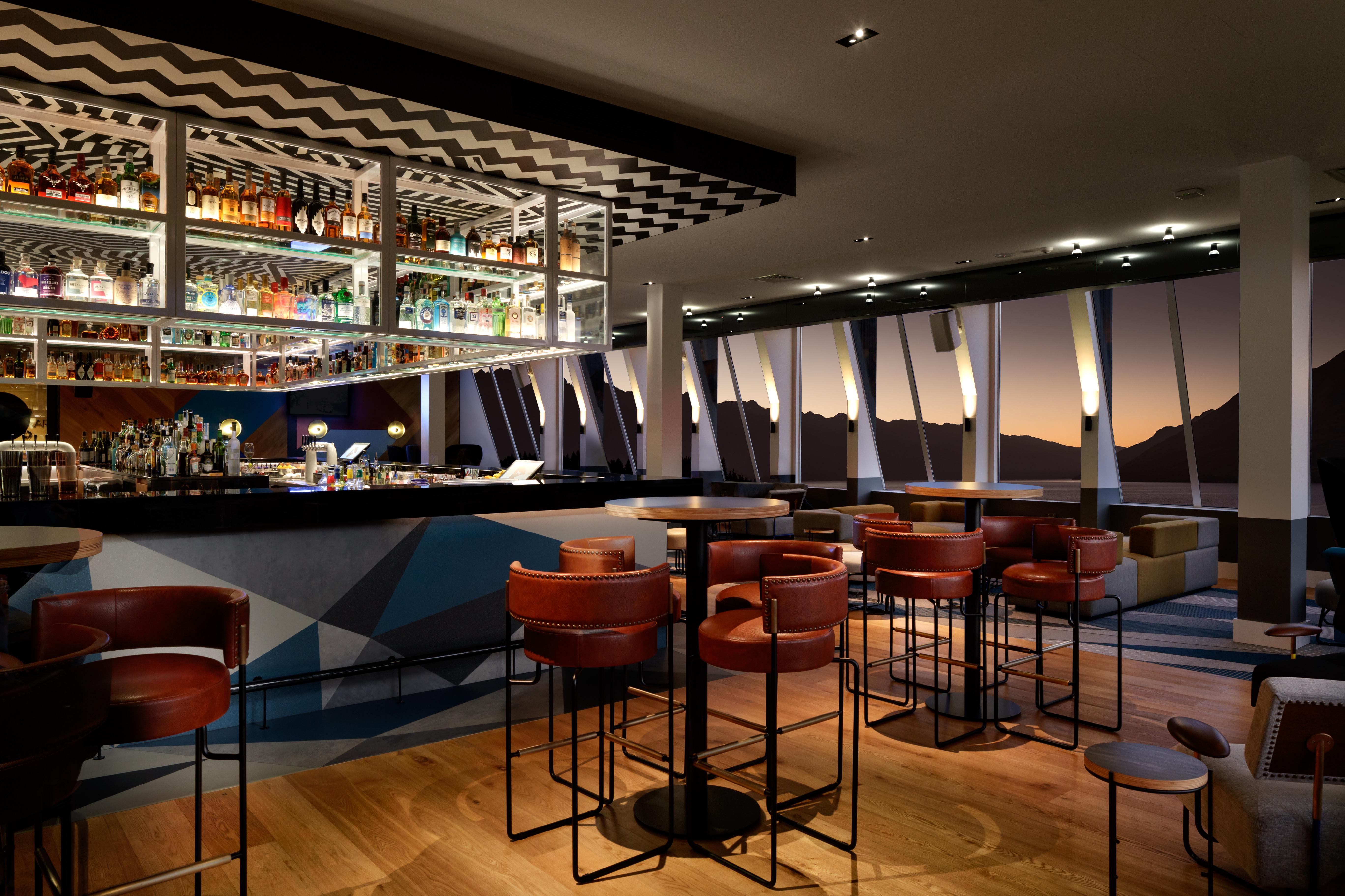 คิวที ควีนส์ทาวน์ Hotel ภายนอก รูปภาพ The bar at the 12th floor