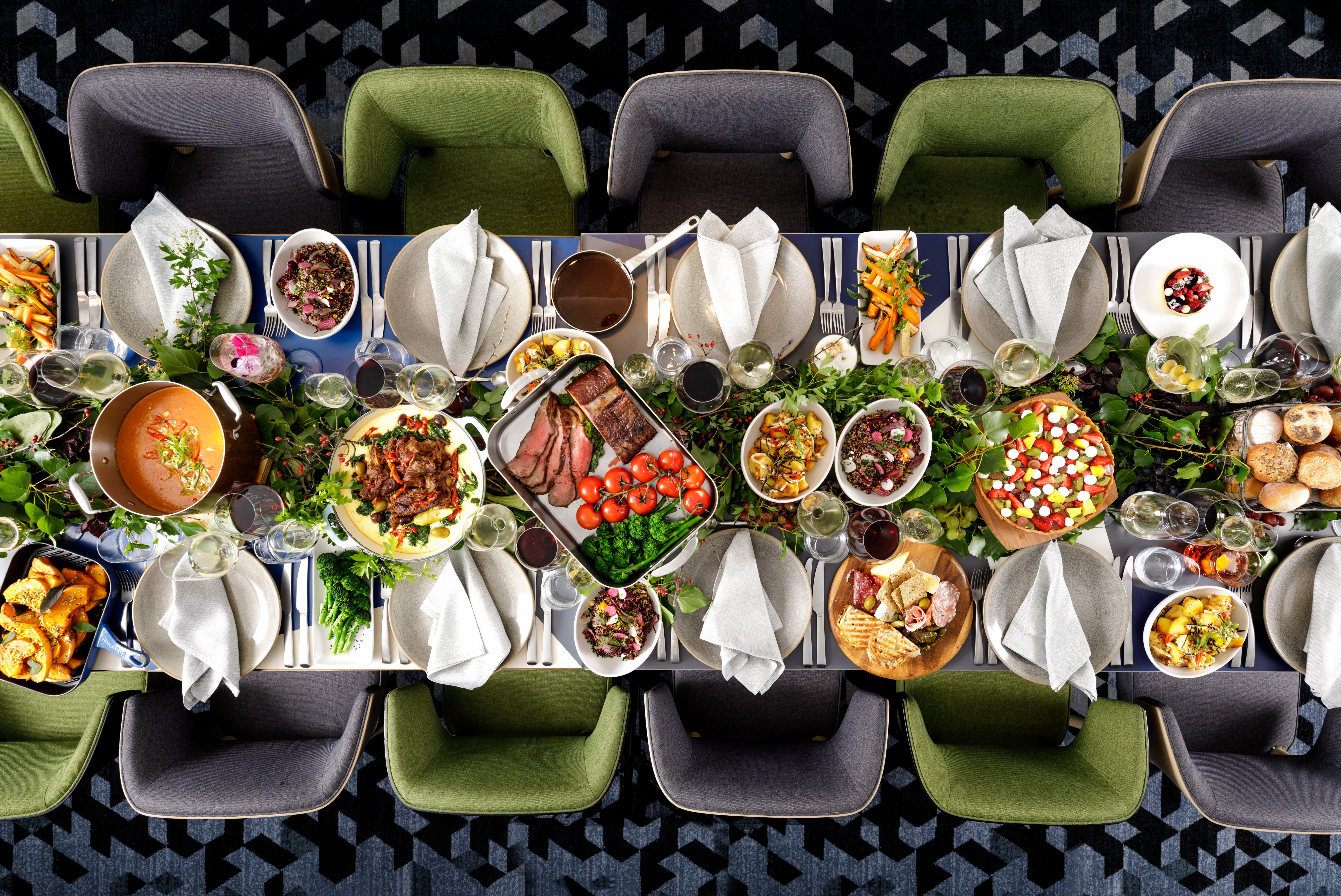 คิวที ควีนส์ทาวน์ Hotel ภายนอก รูปภาพ A table set for a meal